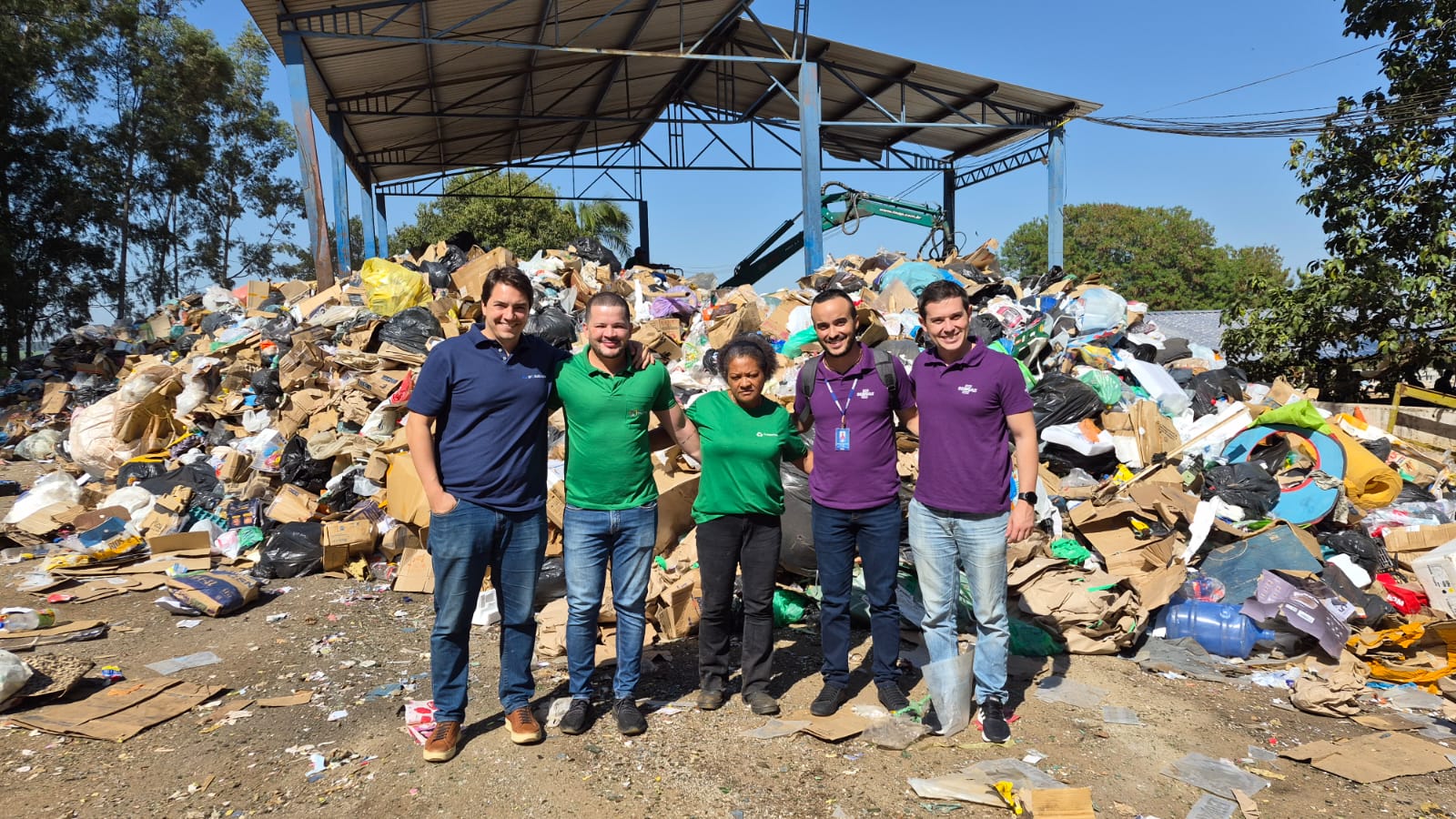 Sebrae e Cooperfran discutem como melhorar a coleta e reciclagem de lixo em Franca