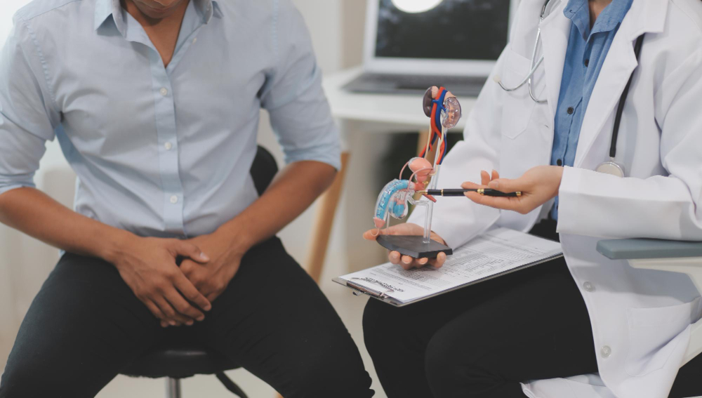 Muitos homens acreditam que um exame basta. Médico alerta para erro que custa caro