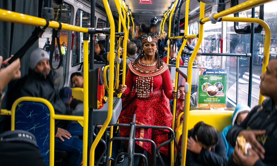 SESC Franca tem espetáculo diferente: peça de Zózima Trupe será dentro de ônibus