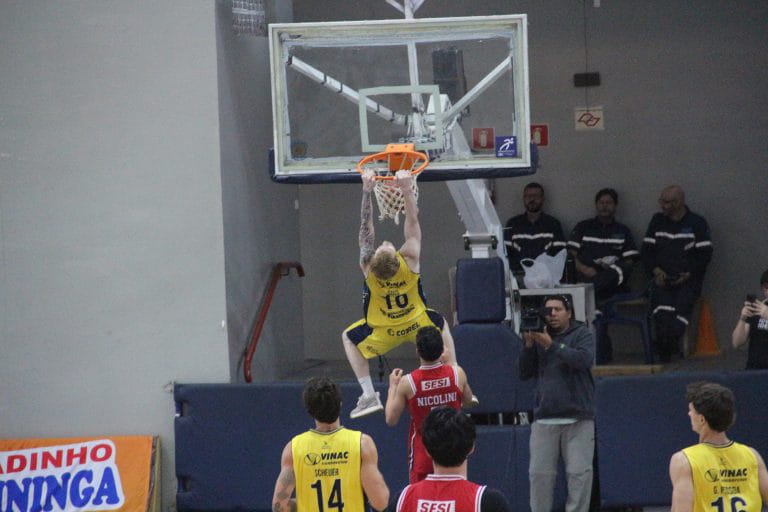 São José vence Sesi Franca e tira invencibilidade da equipe no Paulista de basquete