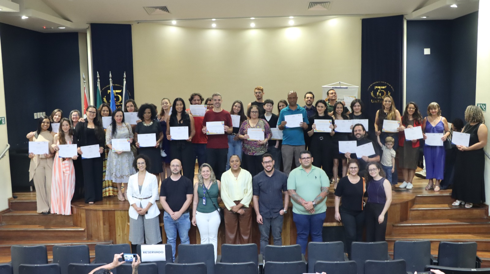 ‘Caminho para o Emprego’ entrega certificados para 150 alunos em Franca