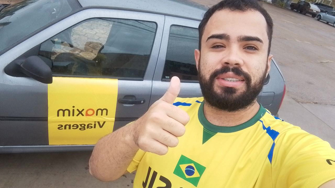Funcionários da Maxim Franca pegam volante para ouvir passageiros e aprimorar o APP