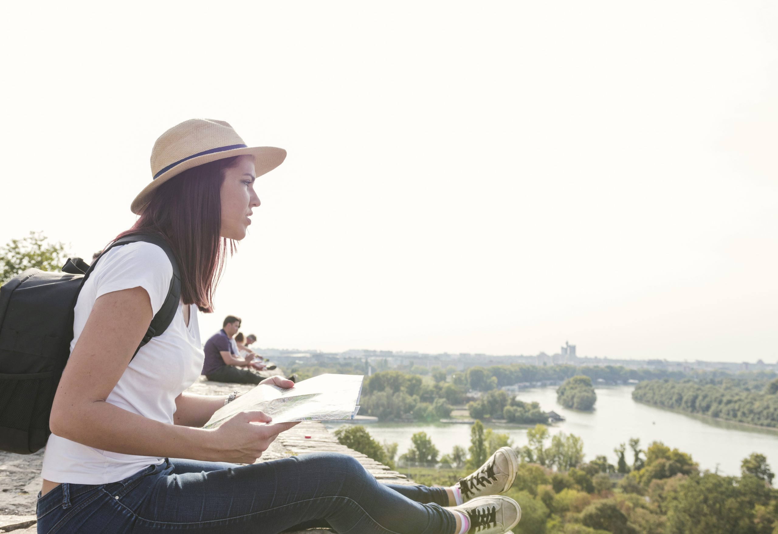 Viajar sozinha: confira 7 dicas essenciais de segurança para mulheres