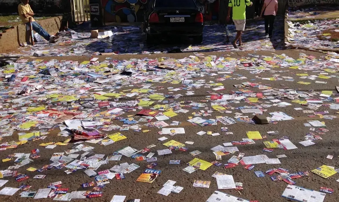 Veja quanto pode custar a multa por sujar Franca com panfletos da campanha eleitoral