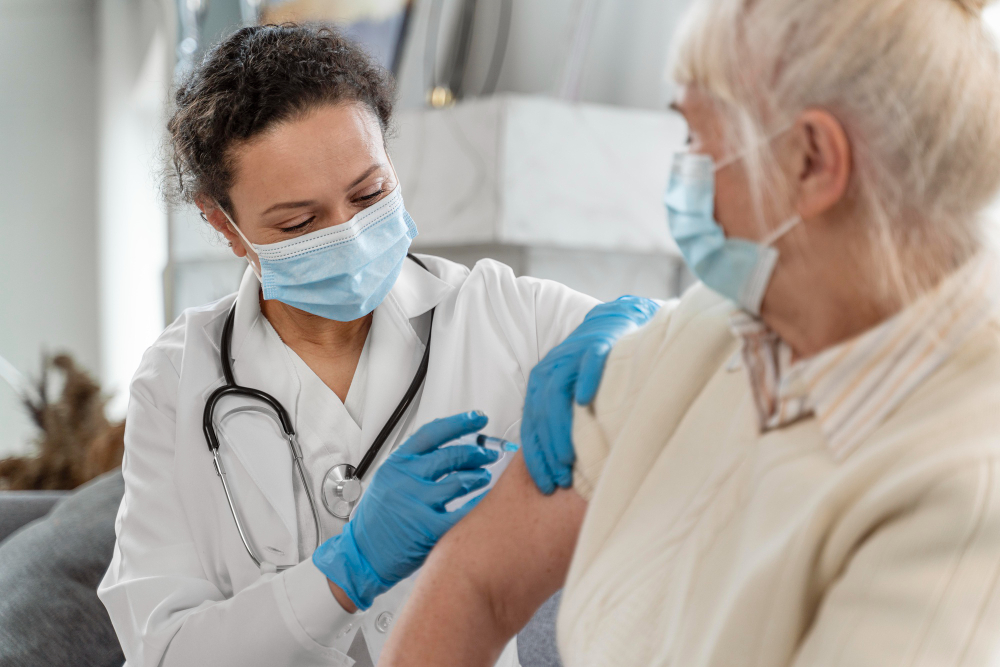 Pessoas com 85 anos ou mais já podem receber a dose de vacina pneumo 20