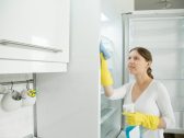 Conheça três formas fáceis e práticas de acabar com o mau cheiro da sua geladeira