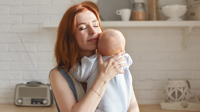 Veja cinco dicas caseiras eficazes para aliviar o incômodo refluxo dos bebês