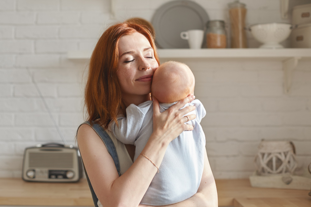 Veja cinco dicas caseiras eficazes para aliviar o incômodo refluxo dos bebês