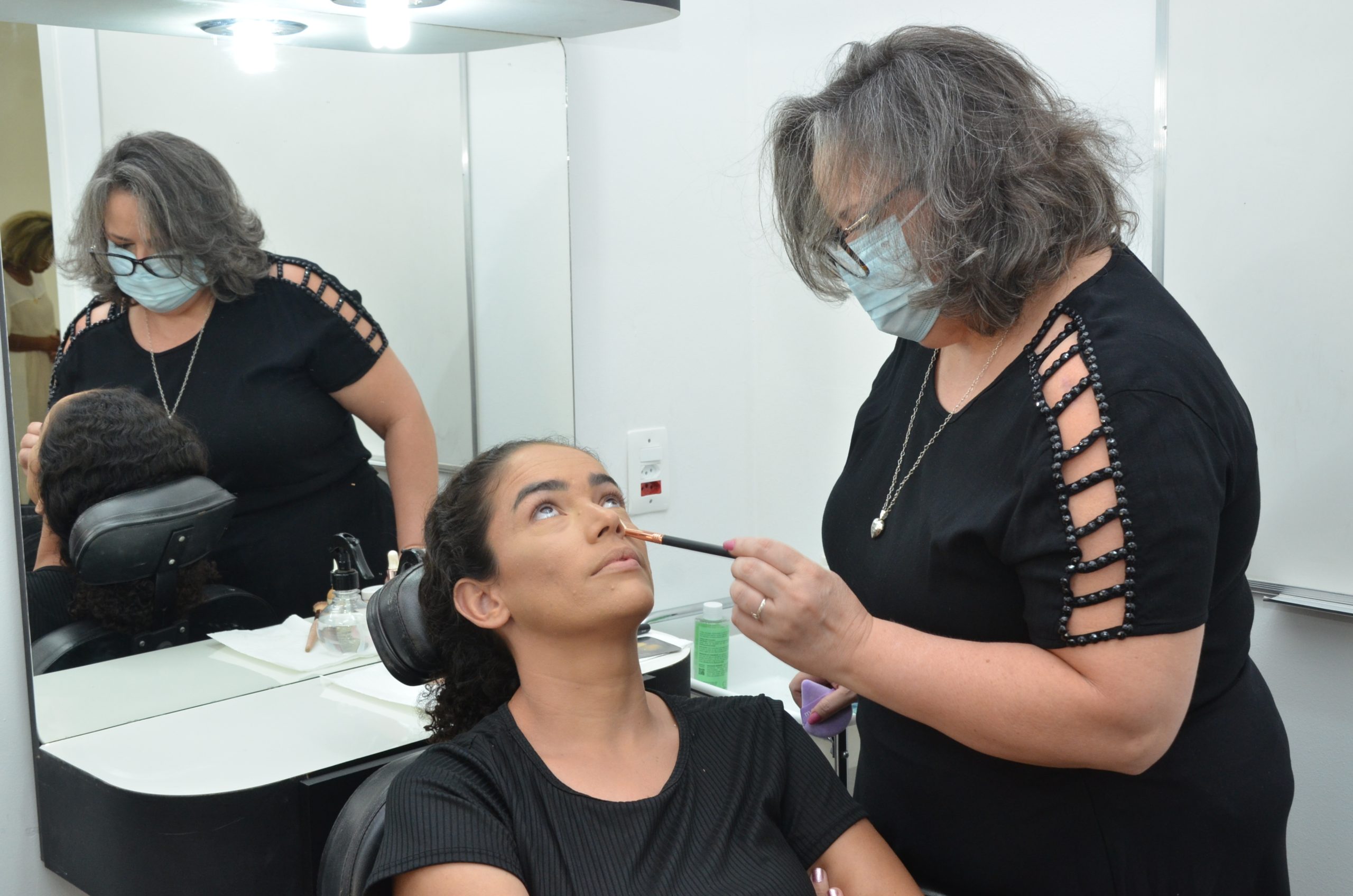 FUSSOL abre inscrições para cursos gratuitos de maquiagem e doces natalinos