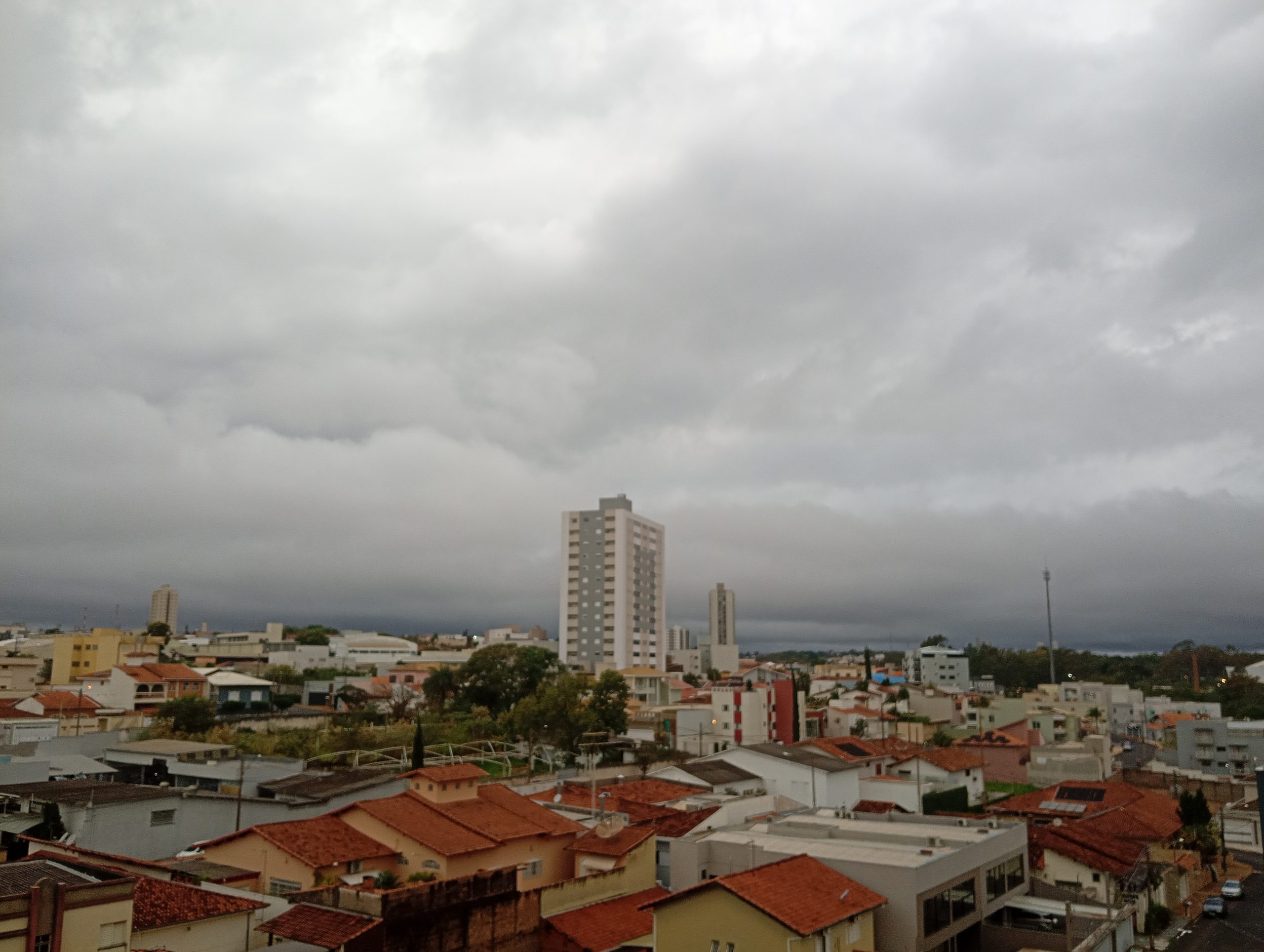 Franca terá mudança no tempo neste domingo, com previsão de chuva e trovoadas