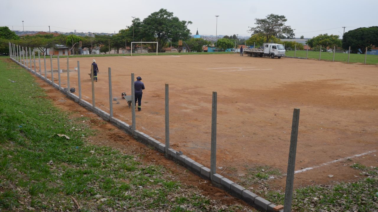 Jardim Paineiras e mais quatro bairros ganham melhorias em campos esportivos