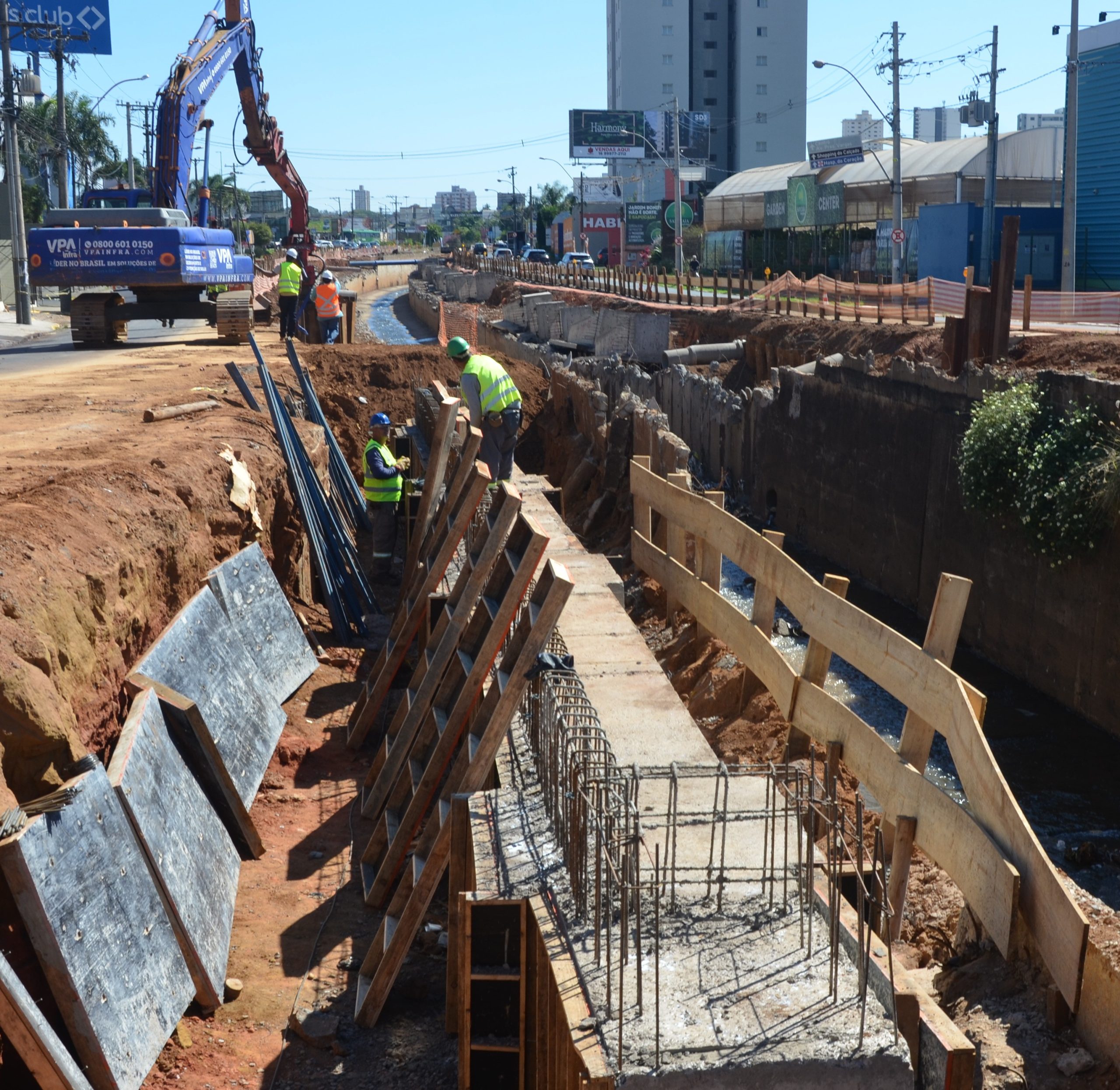 Obras antienchentes avançam nos córregos Bagres, Cubatão e Palmeiras