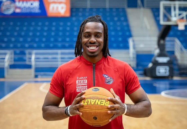 Armador Vitinho se apresenta ao Sesi Franca e se aproxima da estreia pelo time