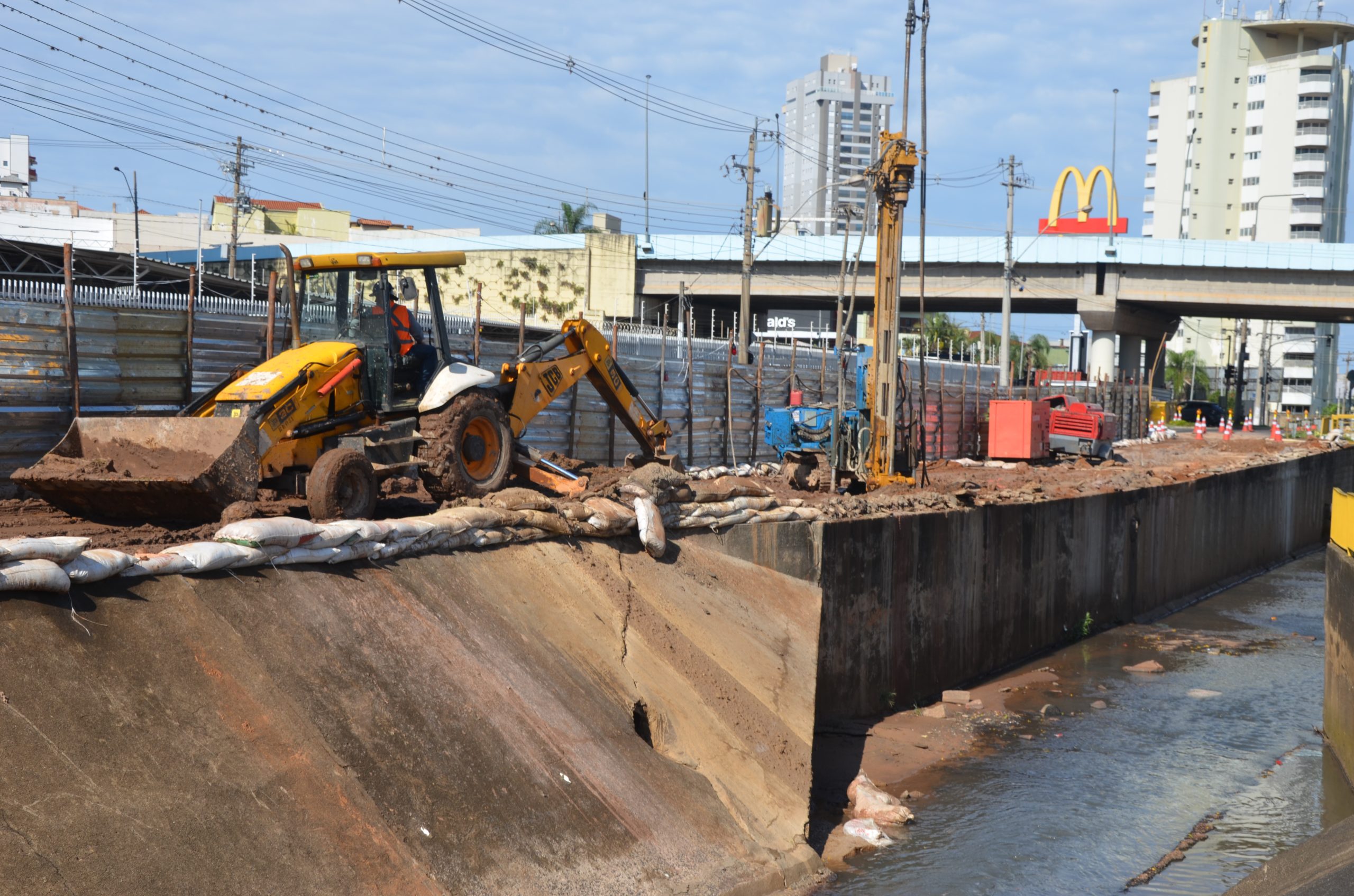 Prefeitura de Franca avança com obras nos córregos Bagres, Cubatão e no Palmeiras