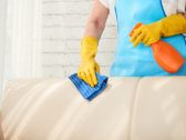 Saiba como limpar os sofás com vinagre de maneira simples e bem eficiente