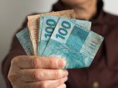 Primeira parcela do 13º salário: saiba quando cai na conta, qual o valor e quem tem direito
