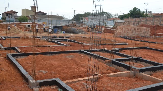 Obras de nova creche no Samel Park avançam para a montagem de colunas