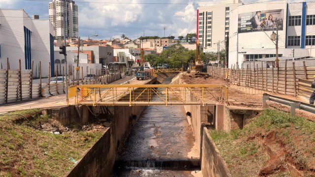 Obras contra enchentes avançam em três córregos de Franca; veja os trechos