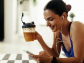 Café com proteína, colágeno e vitaminas: conheça as novas versões da bebida