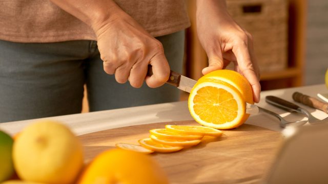 Nem ameixa, nem mamão: essa fruta barata é a melhor opção para quem precisa soltar o intestino